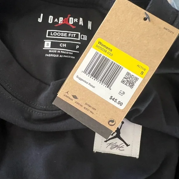 Jordan Nike Essentials Boxy 2 Logo Cropped T-Shirt - Black - Picture 11 of 11